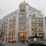 Large Apartment In Champs Elysees Area.