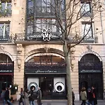 Large Apartment In Champs Elysees Area.