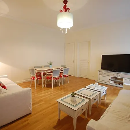 Apartment Large In Champs Elysees Area. *