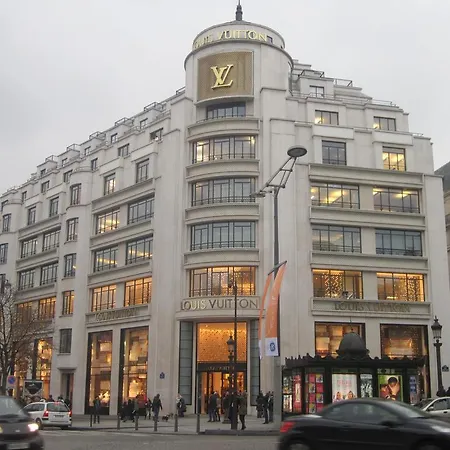 Apartment Large In Champs Elysees Area.