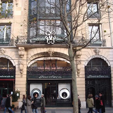 Apartment Large In Champs Elysees Area. *