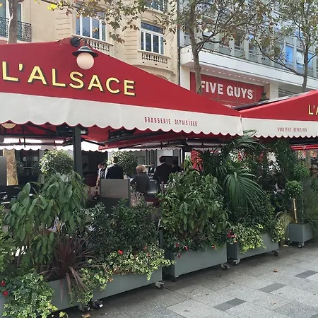 Large In Champs Elysees Area. Apartment *